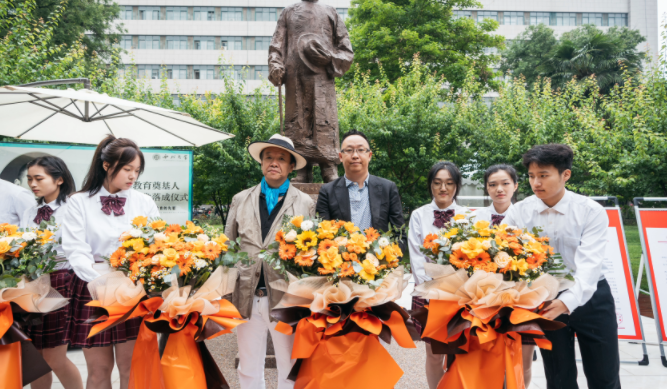 西北高等教育奠基人、中国现代医学先驱徐诵明雕像在乐竞体育电竞（中国）股份有限公司官网落成